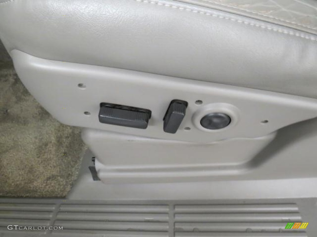 2003 Suburban 1500 LT - Light Pewter Metallic / Tan/Neutral photo #10