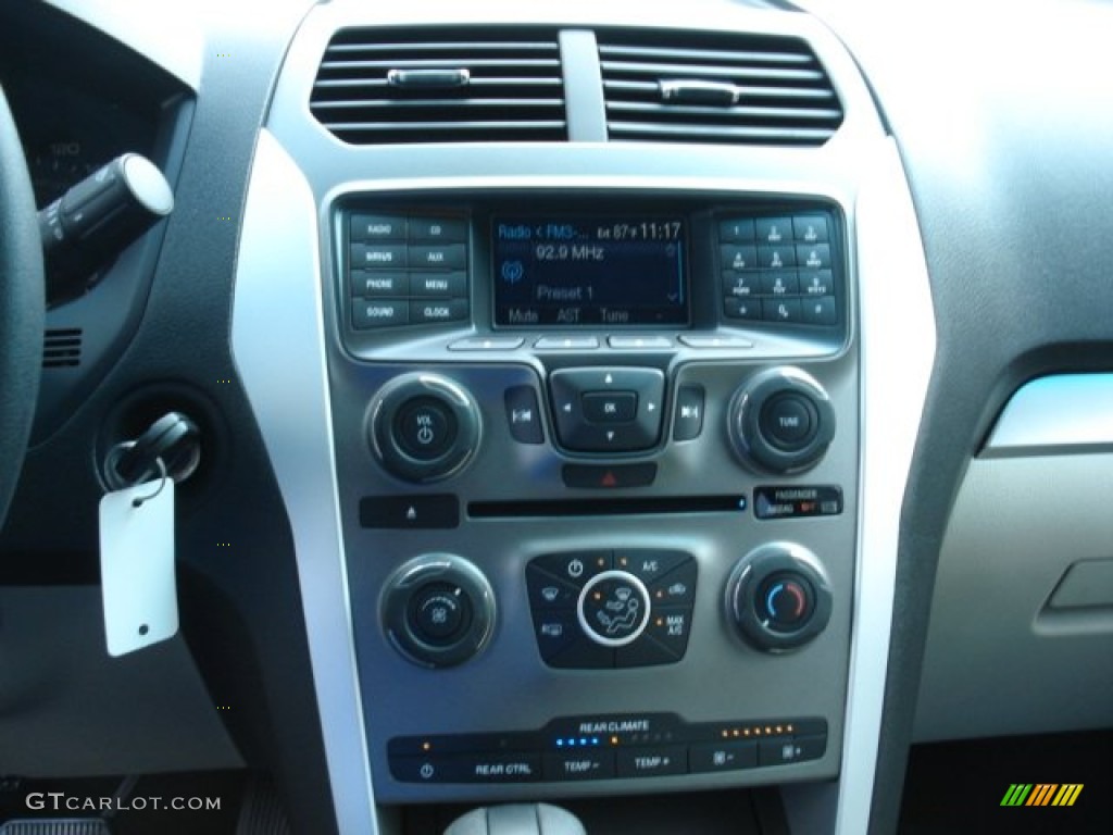 2013 Ford Explorer 4WD Controls Photo #68057996