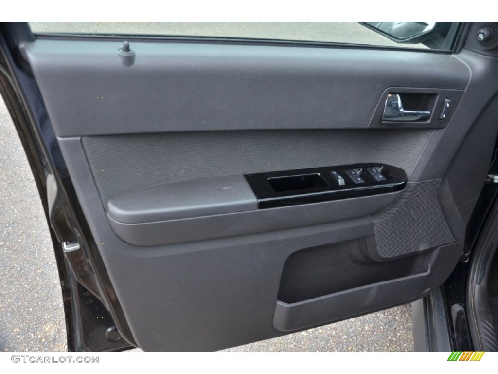 2010 Mazda Tribute i Touring Door Panel Photos