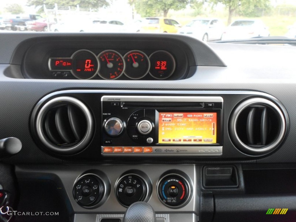 2011 Scion xB Standard xB Model Controls Photo #68069336