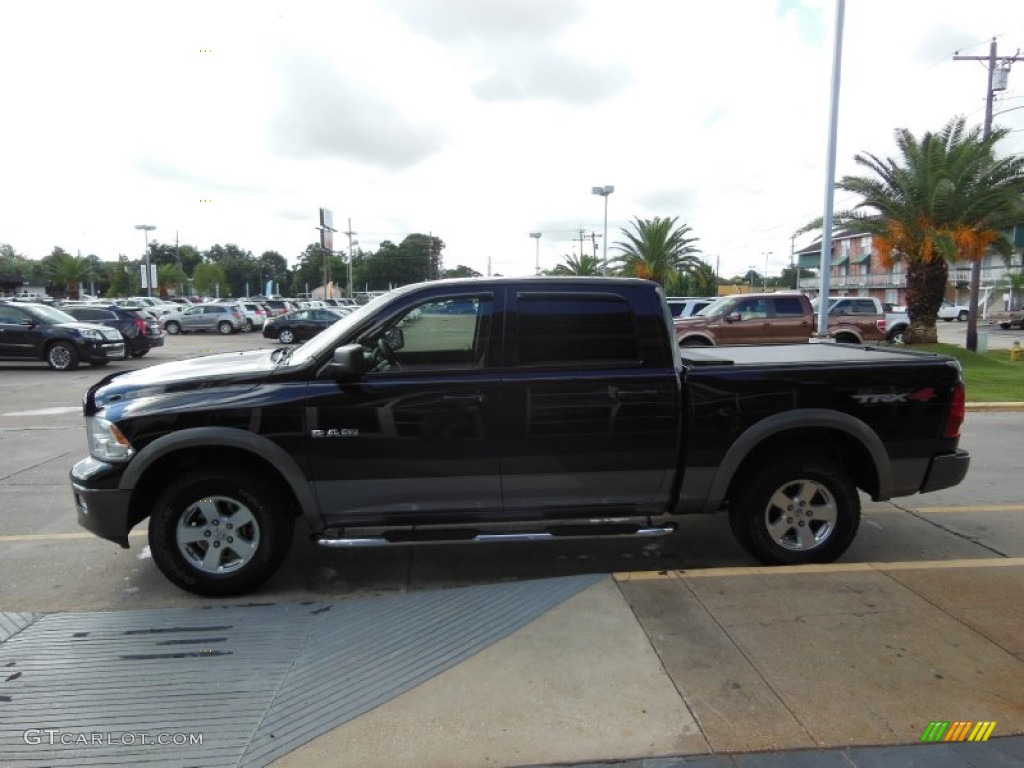 2009 Ram 1500 SLT Crew Cab 4x4 - Brilliant Black Crystal Pearl / Light Pebble Beige/Bark Brown photo #4