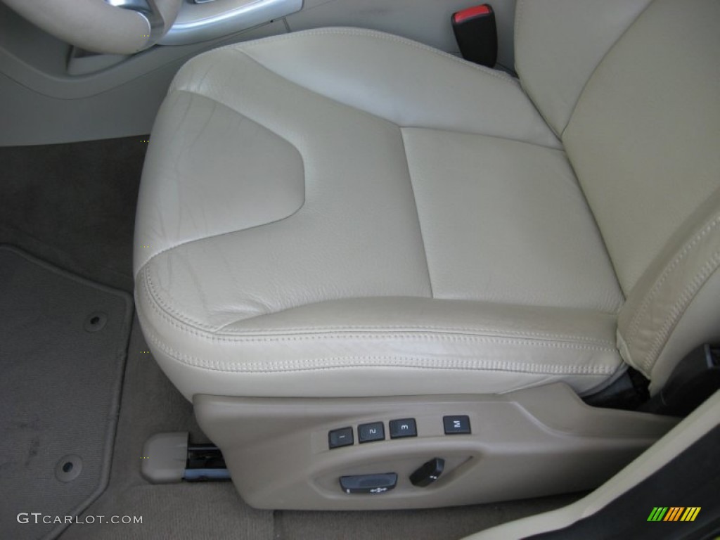2011 Volvo XC60 3.2 AWD Front Seat Photos