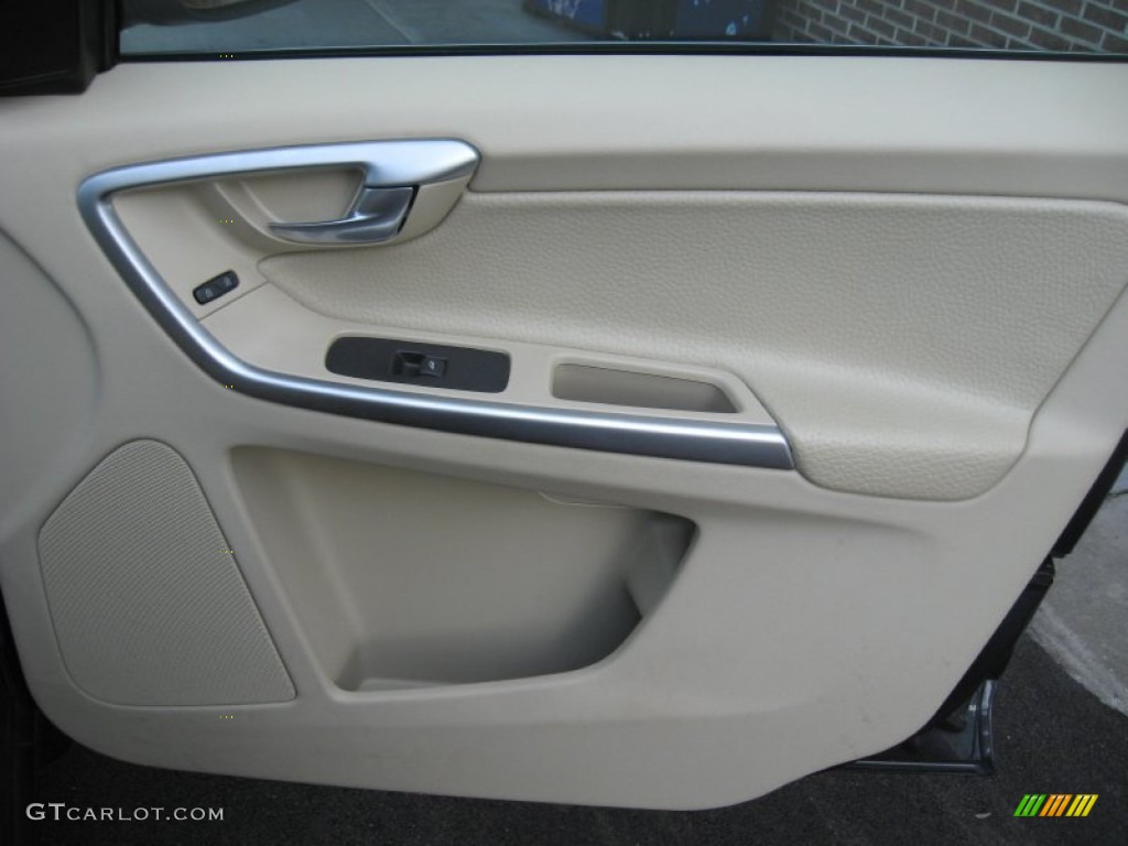 2011 Volvo XC60 3.2 AWD Door Panel Photos