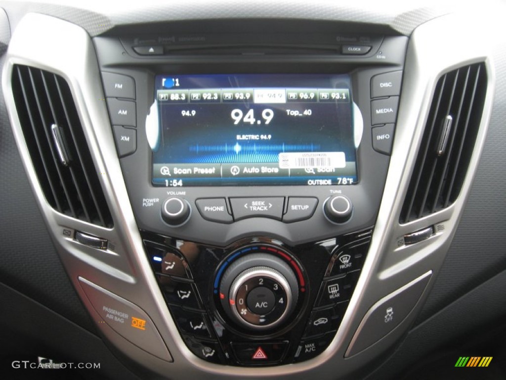 2013 Hyundai Veloster Standard Veloster Model Controls Photo #68070701