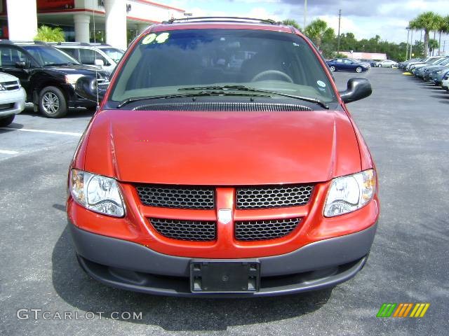 2004 Caravan SE - Inferno Red Crystal Pearl / Dark Khaki/Light Graystone photo #8