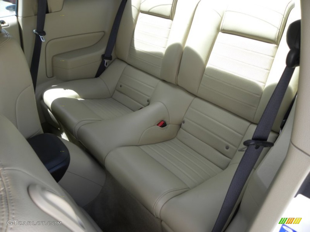 Light Parchment Interior 2006 Ford Mustang GT Premium Coupe Photo #68085566