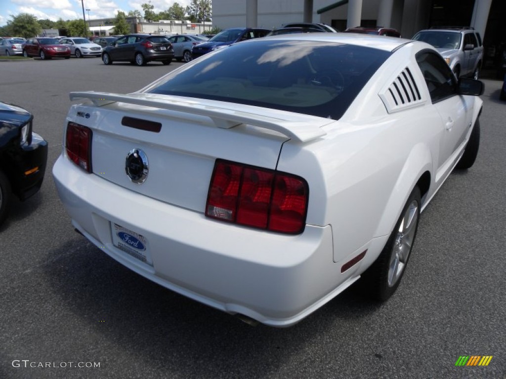 2006 Mustang GT Premium Coupe - Performance White / Light Parchment photo #10