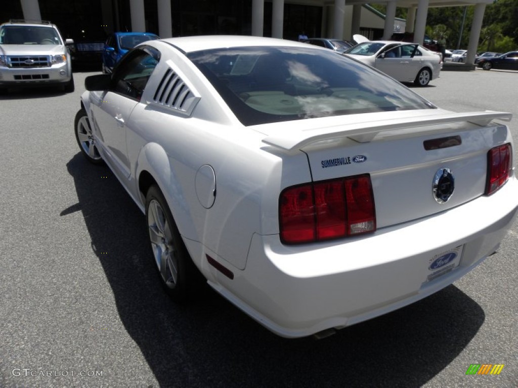 2006 Mustang GT Premium Coupe - Performance White / Light Parchment photo #12