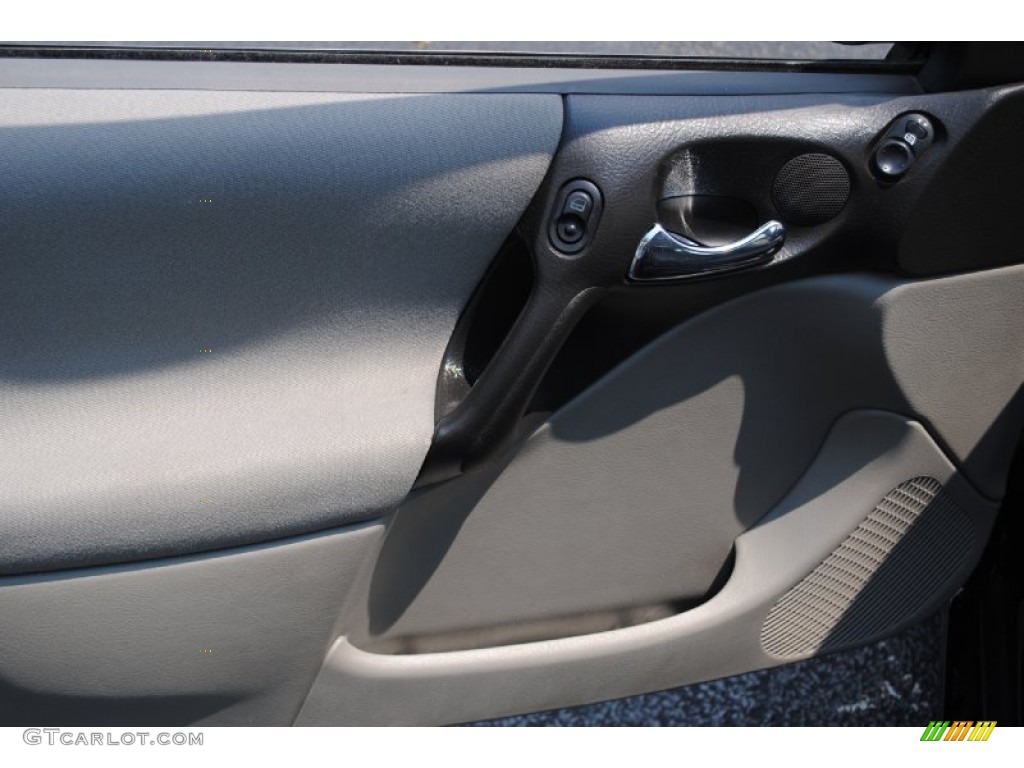 2003 L Series L300 Sedan - Black / Gray photo #10
