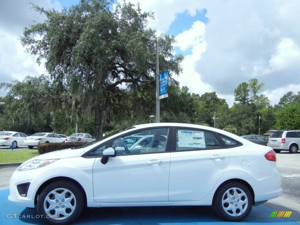 2013 Fiesta S Sedan - Oxford White / Charcoal Black/Light Stone photo #2