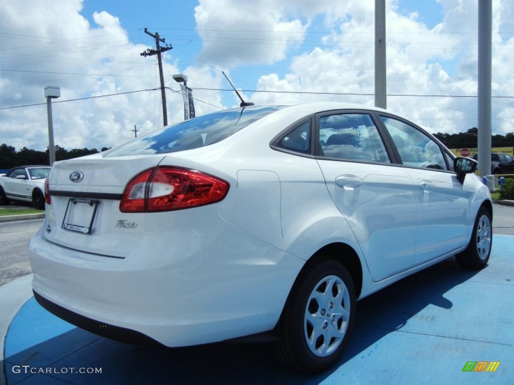 2013 Fiesta S Sedan - Oxford White / Charcoal Black/Light Stone photo #3