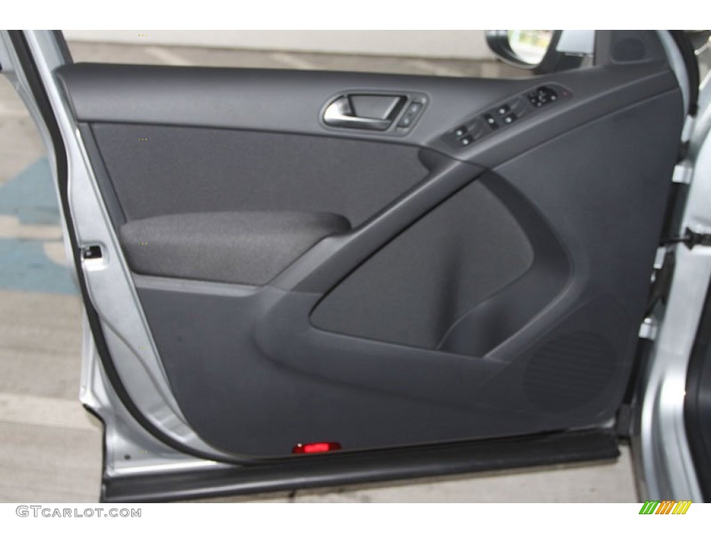 2013 Volkswagen Tiguan S Black Door Panel Photo #68101829