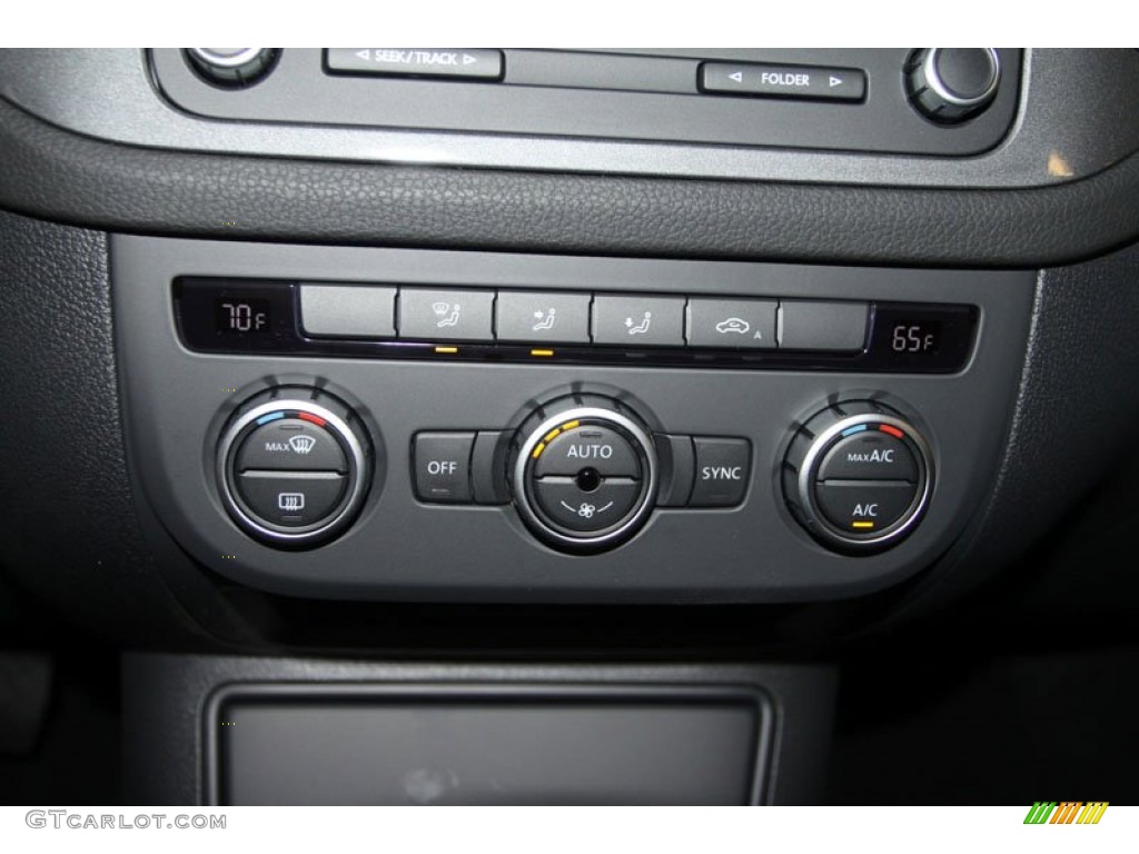 2013 Volkswagen Tiguan S Controls Photo #68101898