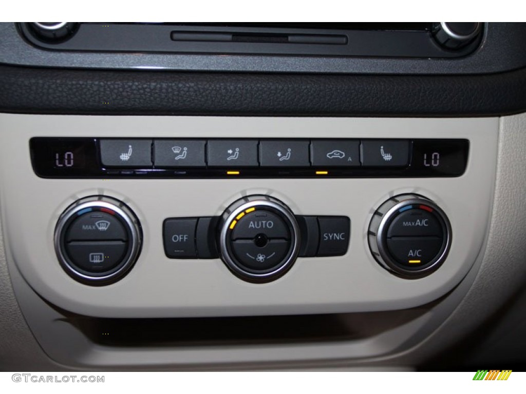 2013 Volkswagen Tiguan SE Controls Photo #68102153