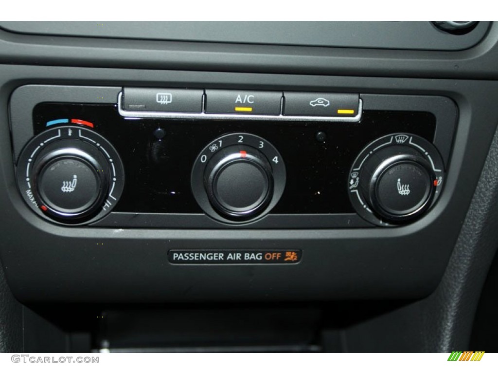 2013 Volkswagen Golf 4 Door Controls Photo #68102649