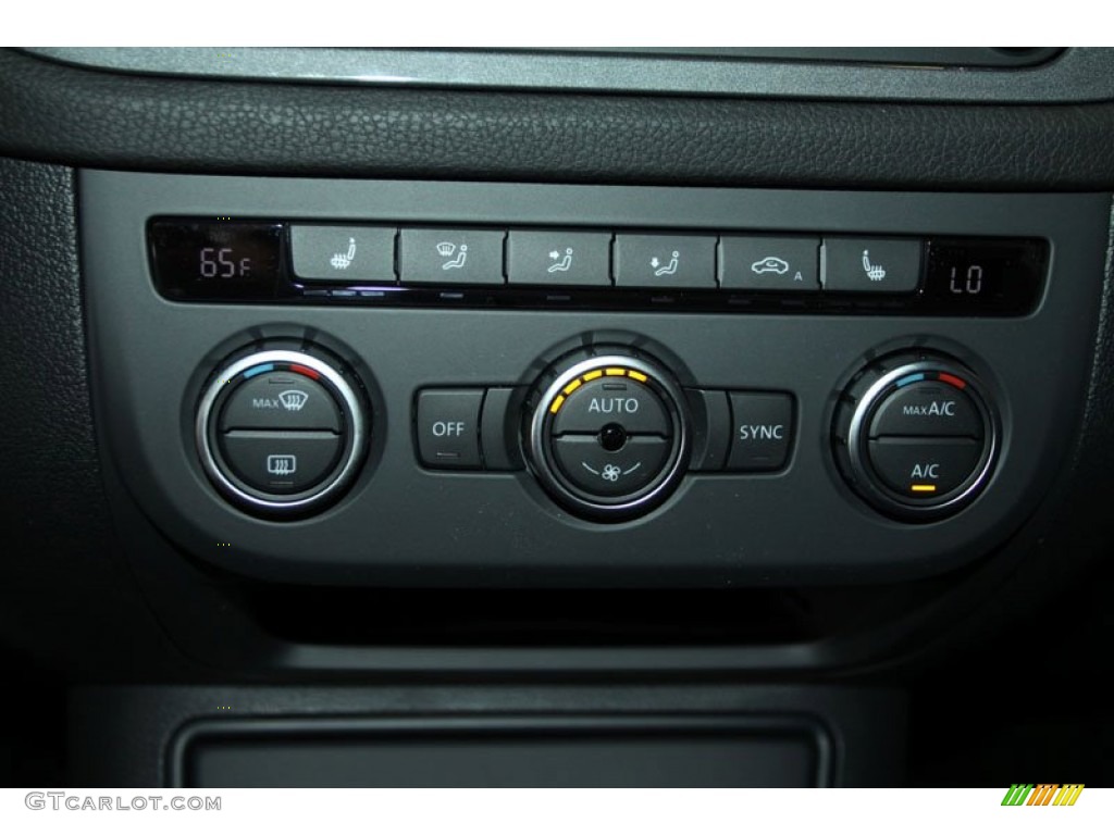 2013 Volkswagen Tiguan SE Controls Photo #68102942