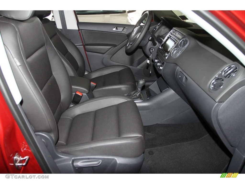 Black Interior 2013 Volkswagen Tiguan SE Photo #68102990