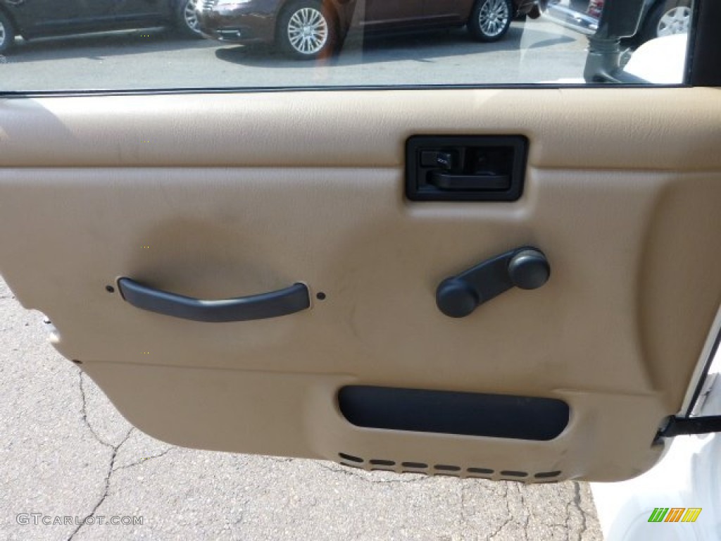 2001 Wrangler Sahara 4x4 - Stone White / Camel/Dark Green photo #20