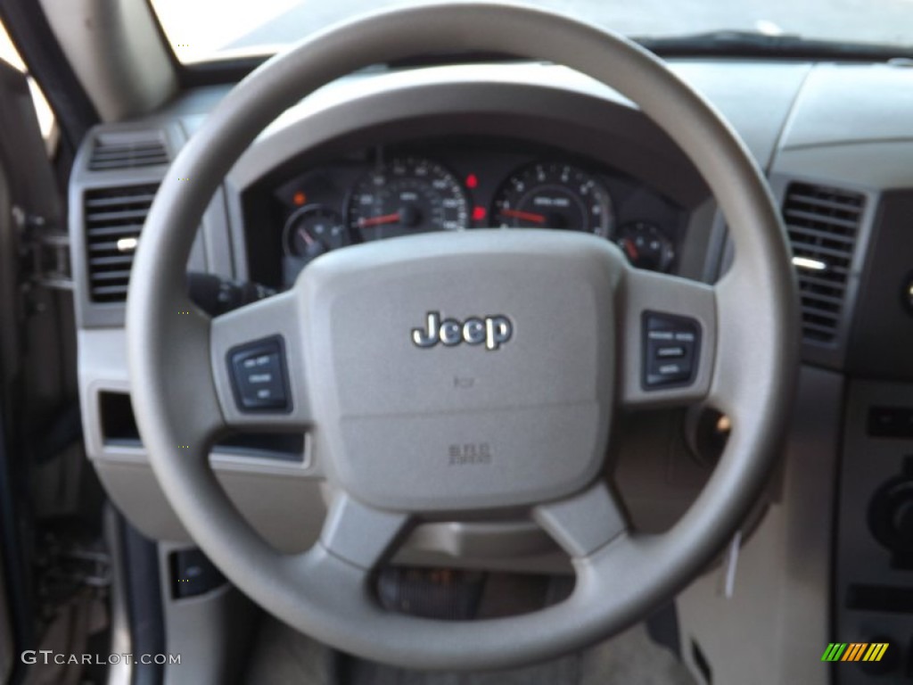 2006 Grand Cherokee Laredo - Light Khaki Metallic / Khaki photo #9