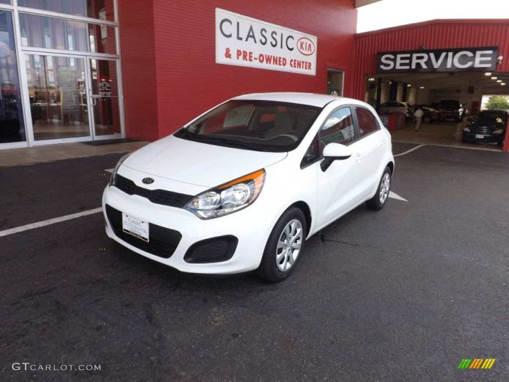 Clear White Kia Rio