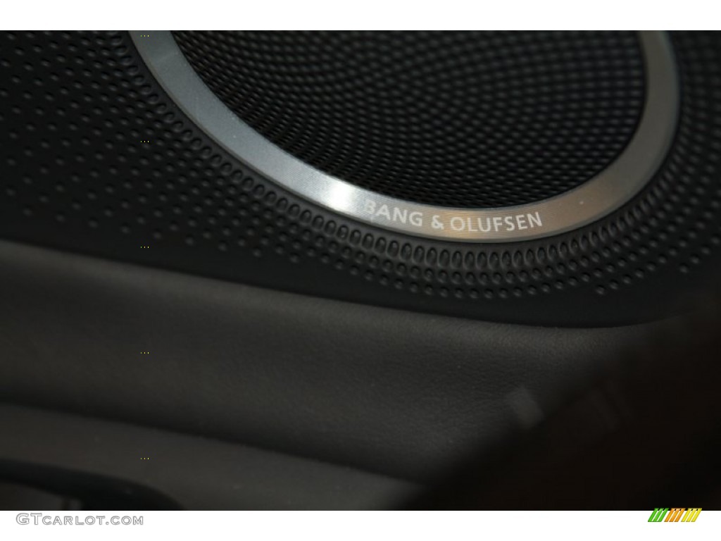 2010 Audi R8 4.2 FSI quattro Audio System Photos