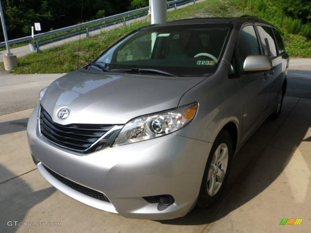 2012 Sienna LE - Silver Sky Metallic / Light Gray photo #5