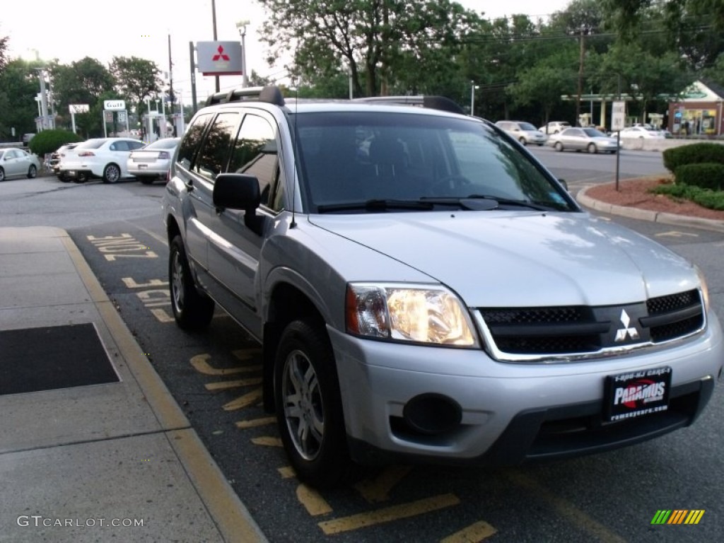 2006 Endeavor LS AWD - Liquid Silver Metallic / Charcoal photo #3