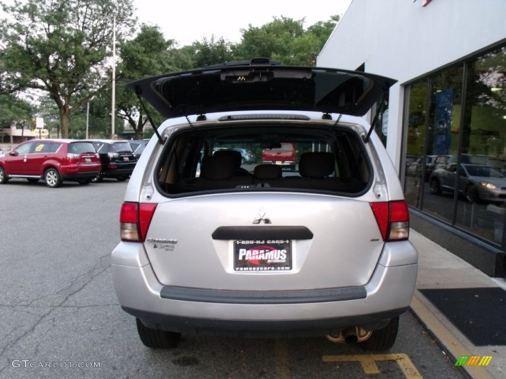 2006 Endeavor LS AWD - Liquid Silver Metallic / Charcoal photo #8