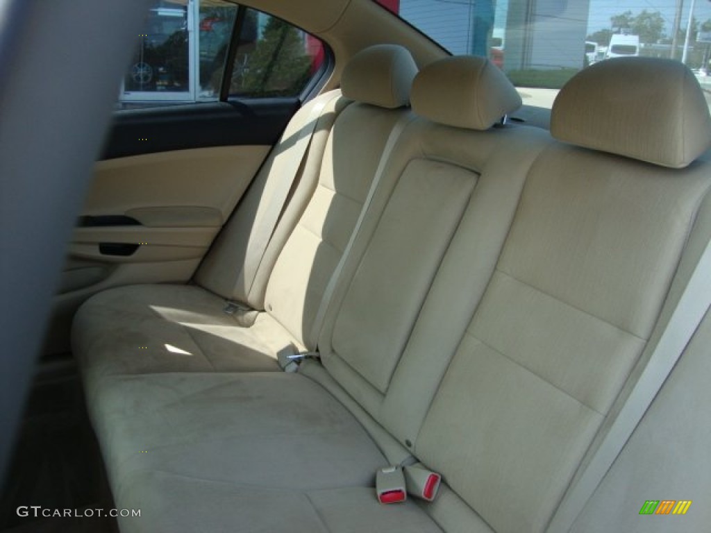 2011 Accord LX-P Sedan - Taffeta White / Ivory photo #21