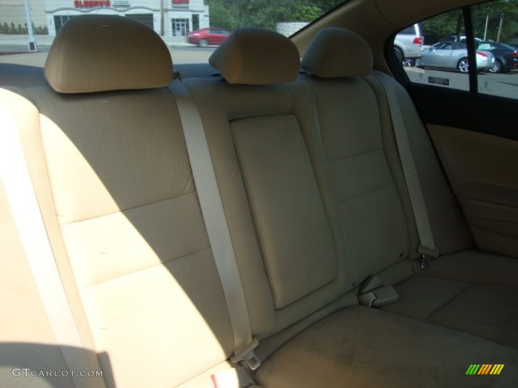 2011 Accord LX-P Sedan - Taffeta White / Ivory photo #24