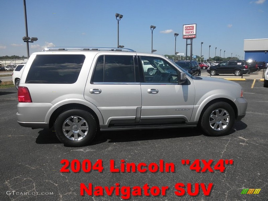 2004 Navigator Luxury 4x4 - Silver Birch Metallic / Dove Grey photo #1