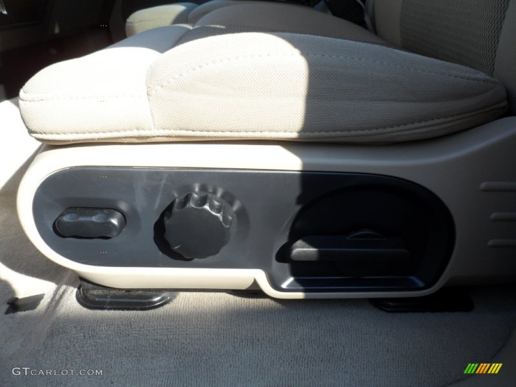 2006 F150 XLT SuperCrew - Oxford White / Tan photo #32
