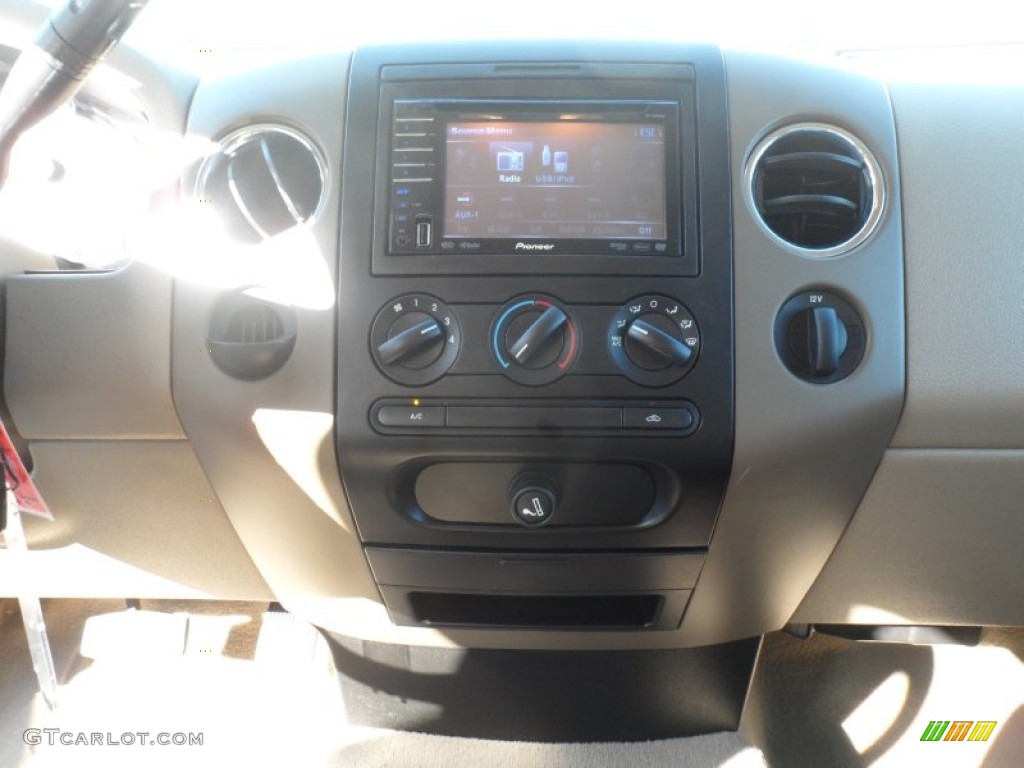 2006 F150 XLT SuperCrew - Oxford White / Tan photo #34