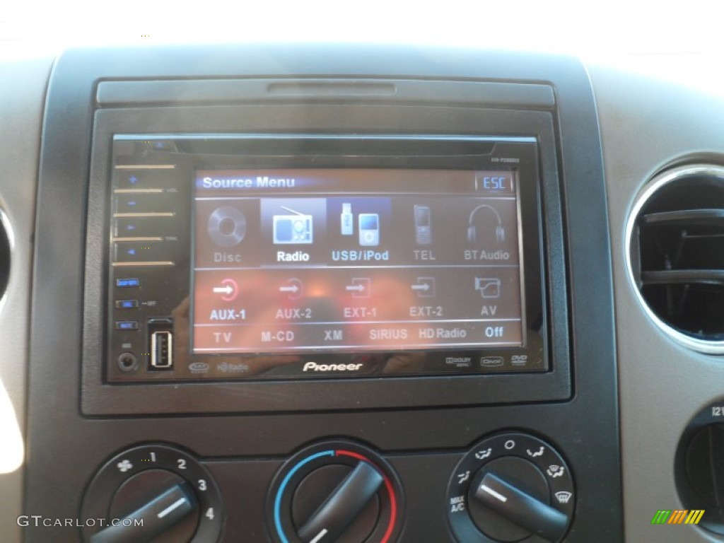 2006 F150 XLT SuperCrew - Oxford White / Tan photo #35