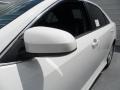 Super White - Camry SE Photo No. 11