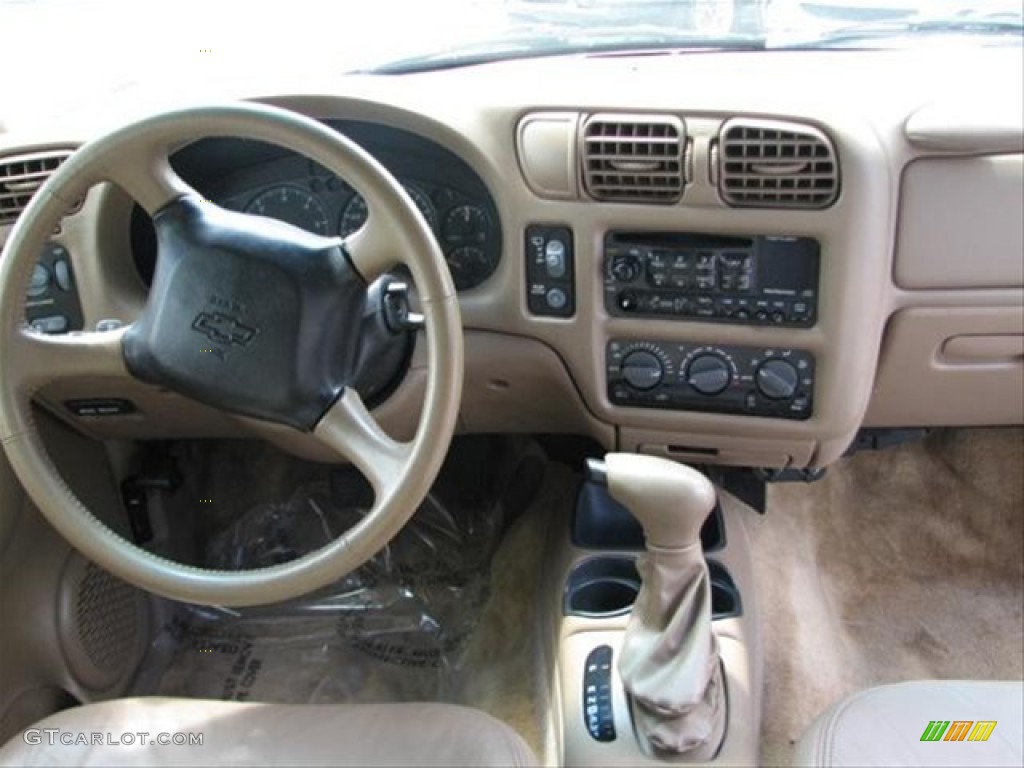 2000 Chevrolet Blazer Trailblazer Beige Dashboard Photo #68127944