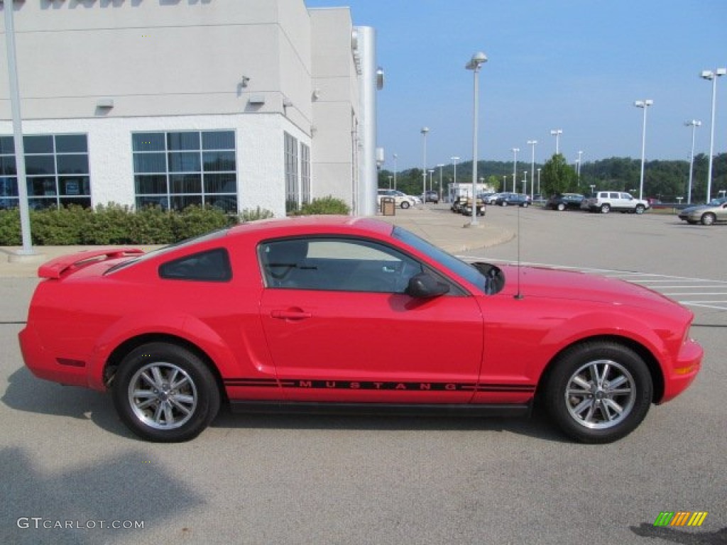 2005 Mustang V6 Deluxe Coupe - Torch Red / Light Graphite photo #3
