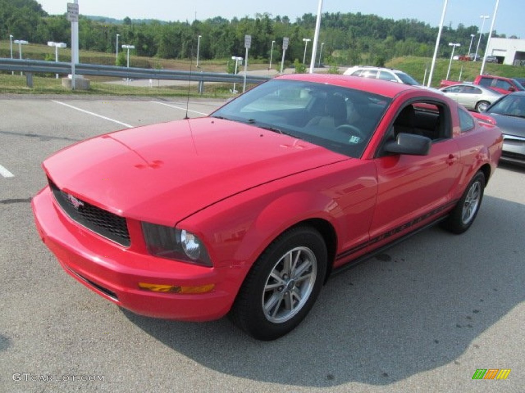 2005 Mustang V6 Deluxe Coupe - Torch Red / Light Graphite photo #4