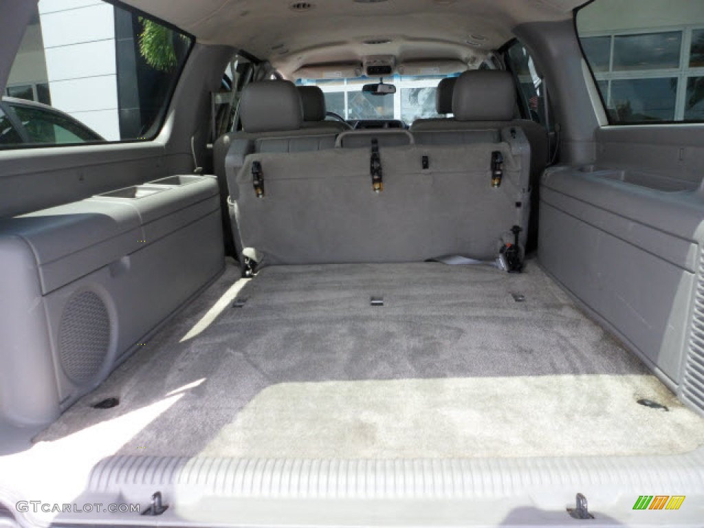 2003 GMC Yukon XL 2500 SLT 4x4 Trunk Photo #68132858