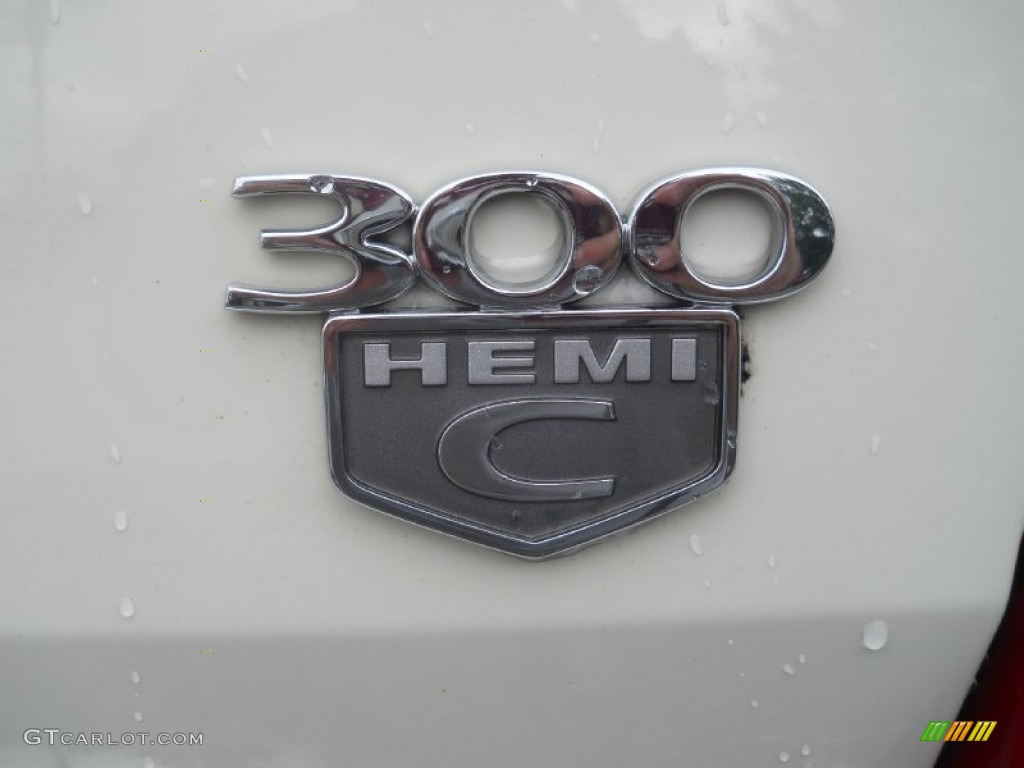 2008 300 C HEMI AWD - Cool Vanilla White / Dark Slate Gray photo #10