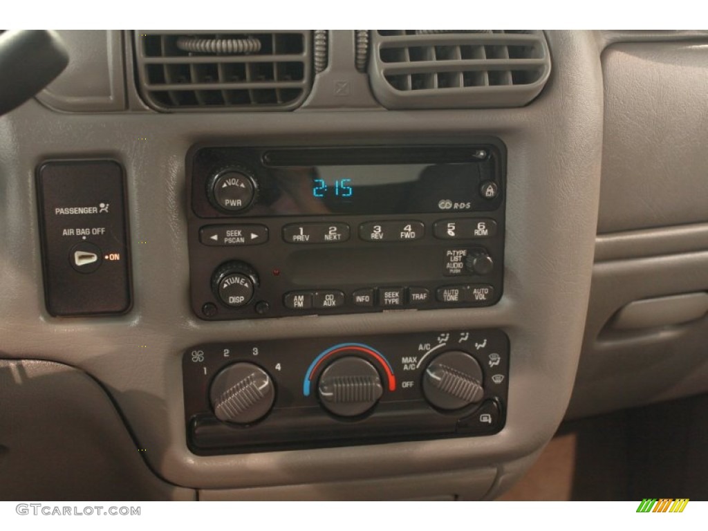 2003 Chevrolet S10 LS Extended Cab Controls Photos