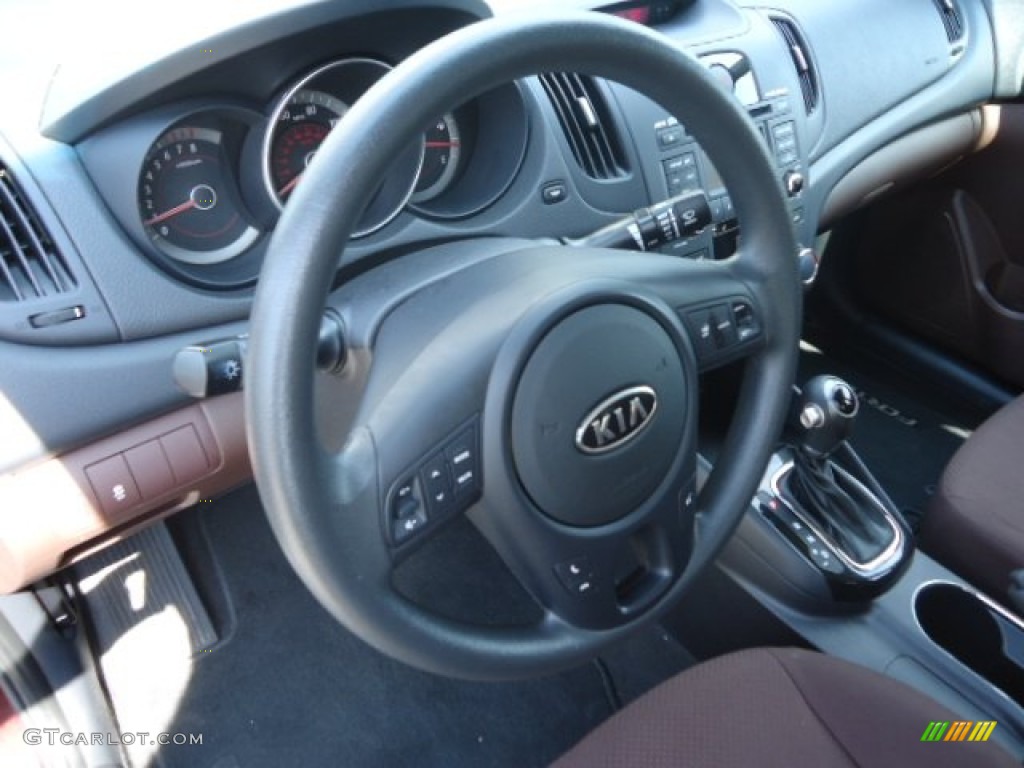 2011 Kia Forte EX Coffee Steering Wheel Photo #68134610