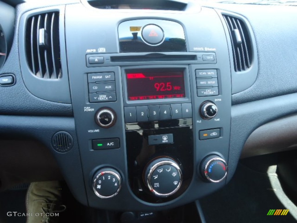 2011 Kia Forte EX Controls Photo #68134727