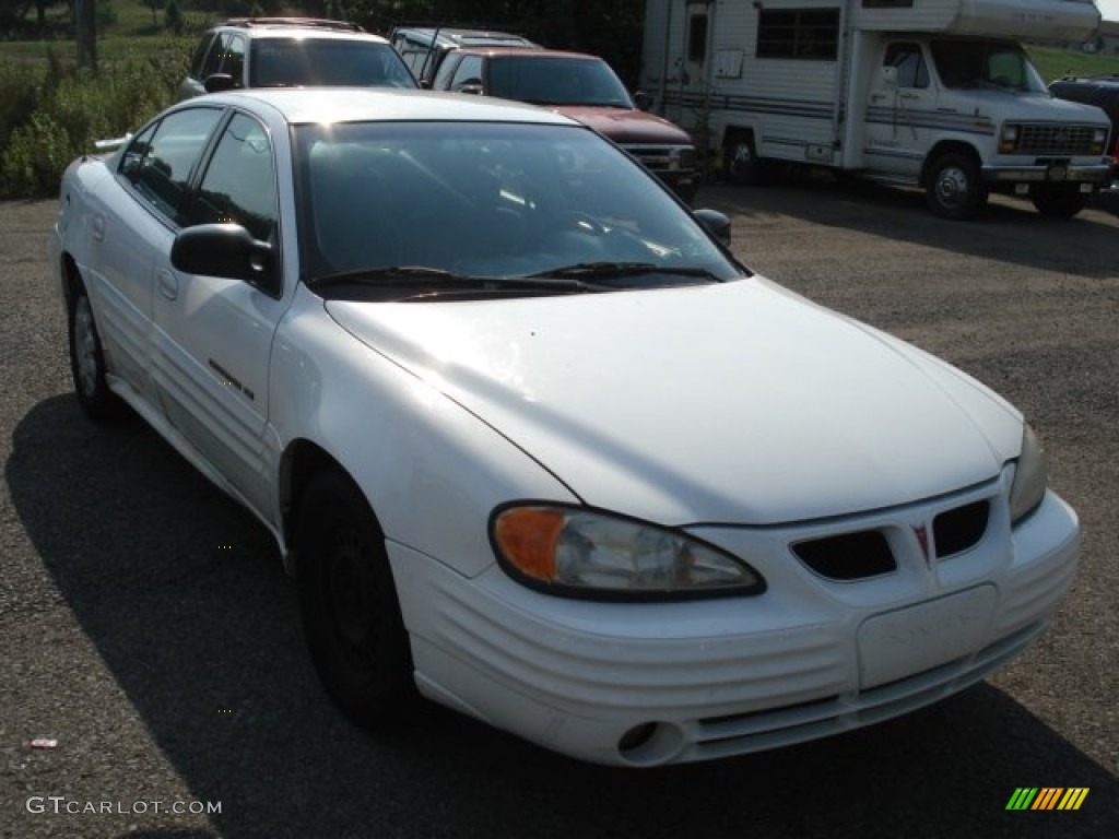 1999 Grand Am SE Sedan - Arctic White / Dark Pewter photo #1