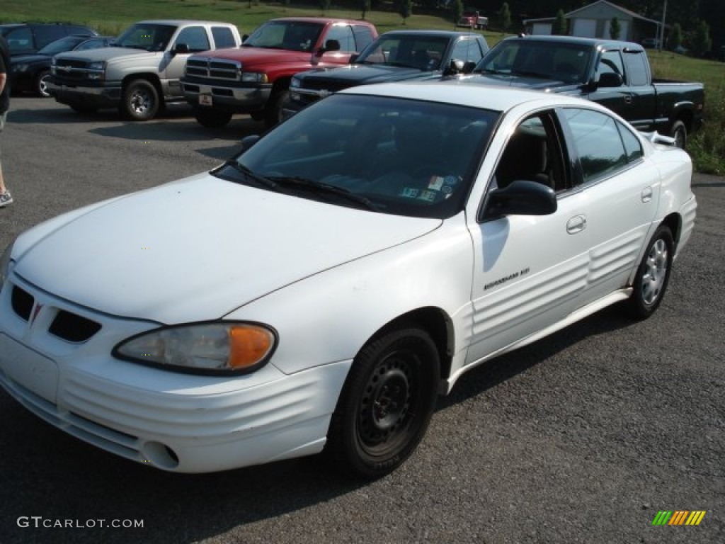 1999 Grand Am SE Sedan - Arctic White / Dark Pewter photo #3