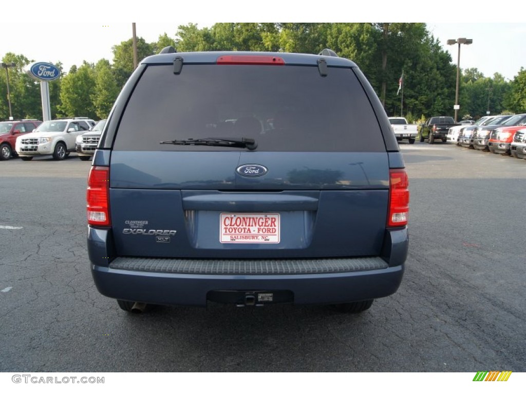 2004 Explorer XLT - Medium Wedgewood Blue Metallic / Graphite photo #4