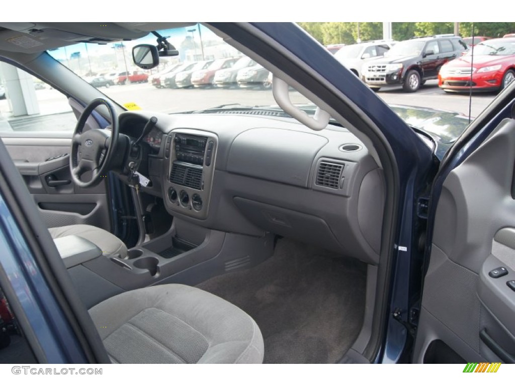 2004 Explorer XLT - Medium Wedgewood Blue Metallic / Graphite photo #13