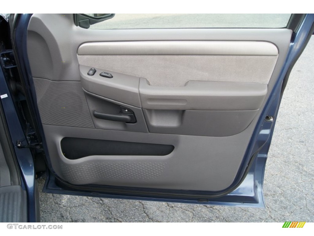 2004 Explorer XLT - Medium Wedgewood Blue Metallic / Graphite photo #14