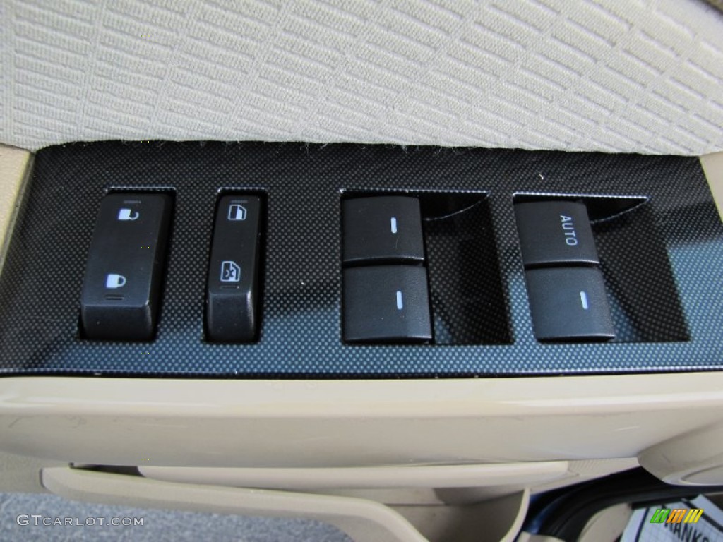2006 Ford Explorer XLT 4x4 Controls Photo #68150226