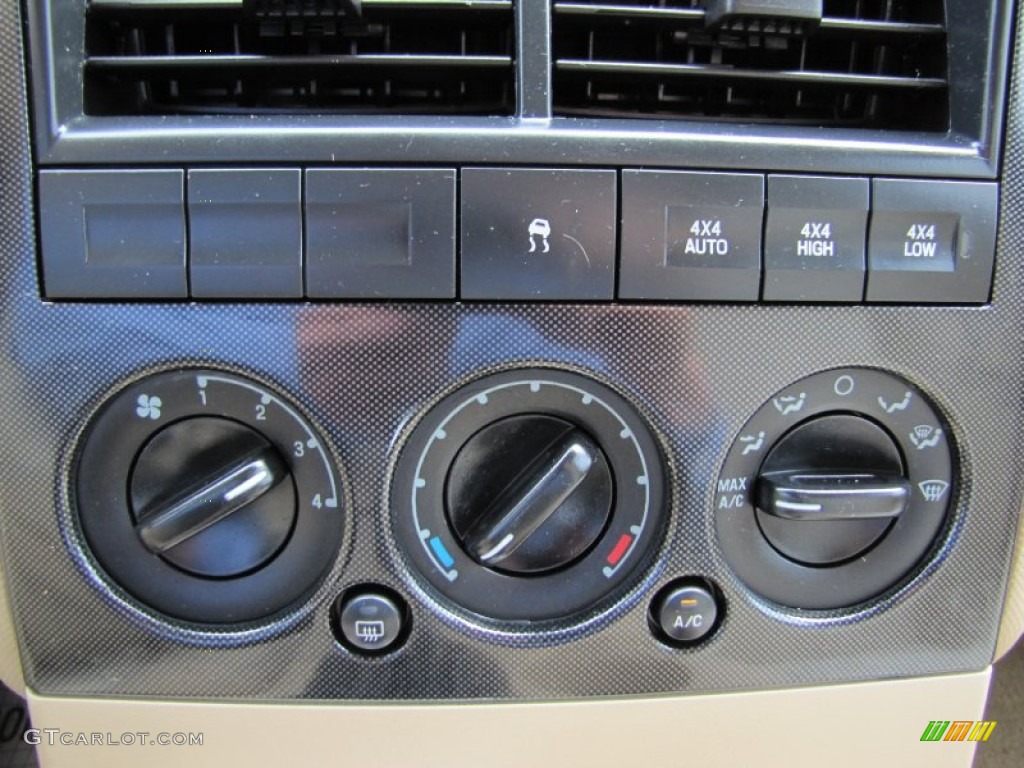 2006 Ford Explorer XLT 4x4 Controls Photo #68150241